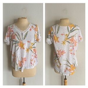 ❤️$10 Torrid floral tee